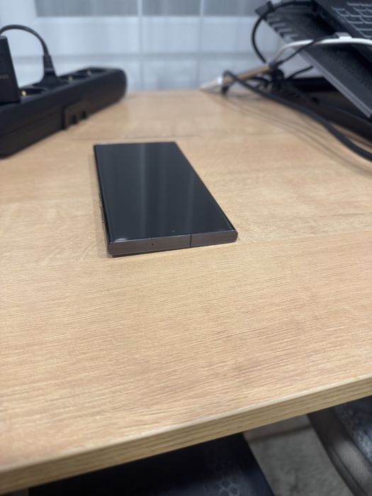 Продаю Samsung S23 Ultra