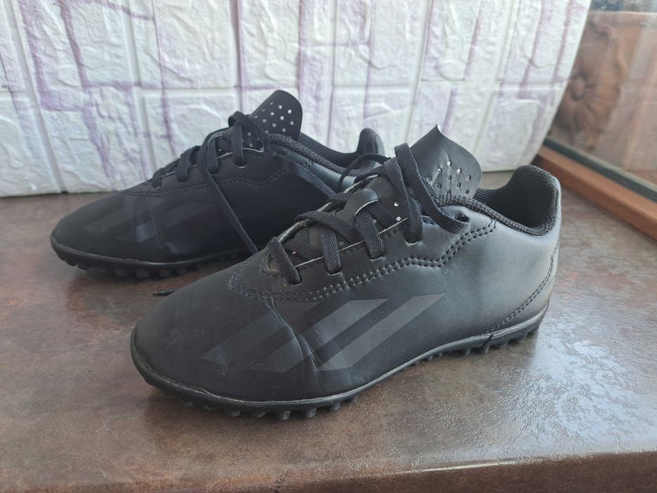 маратонки,кецове,спортни обувки футболни стоножки,Adidas,ном.32,адидас