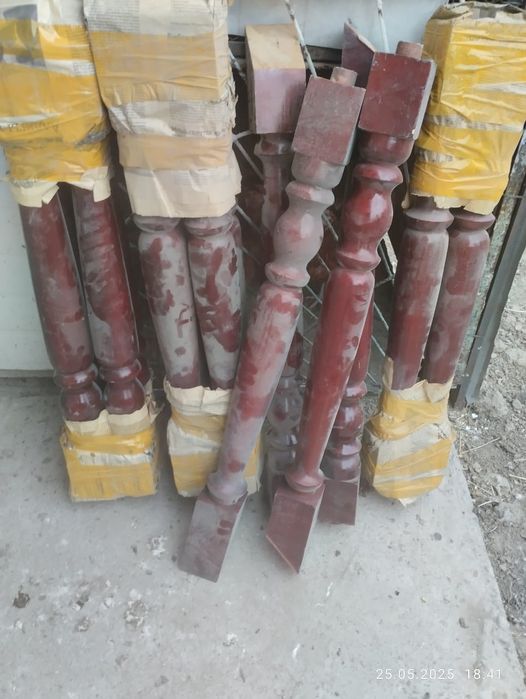 Стойки для лестницы