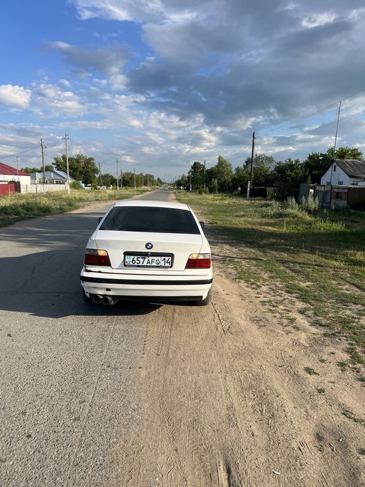 Продам  машину БМВ 318