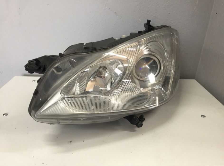 Far St Xenon Mercedes S W221 Nonfacelif Pret 1200 lei volan stanga