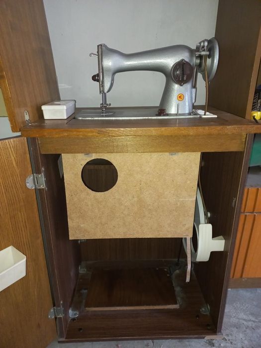 Продам швейную машинку