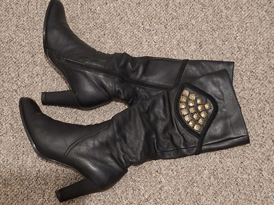 Продаются сапоги