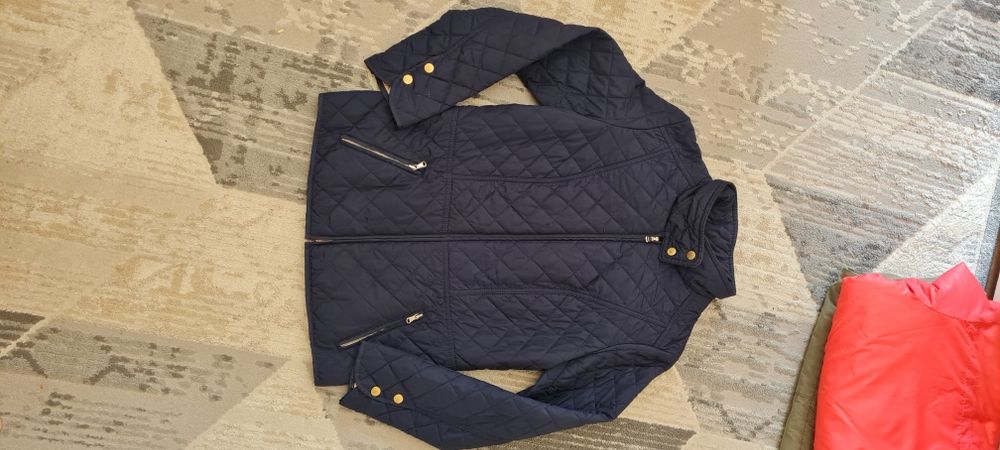 Продам все куртки женские