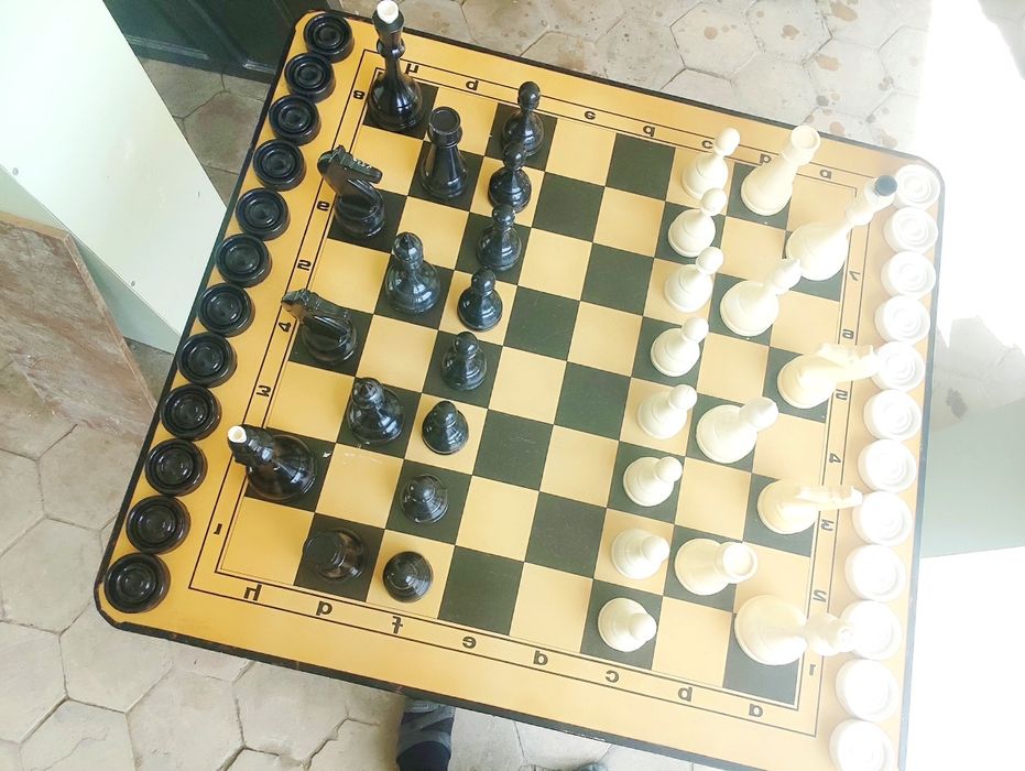 Продаётся настольные шахмат и шашки