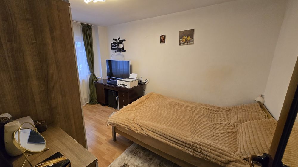 Apartament 3 camere spațios