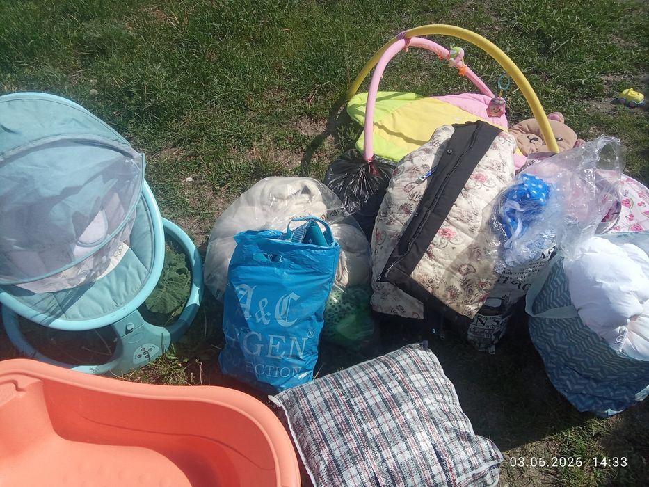 Отдам даром вещи на девочку
