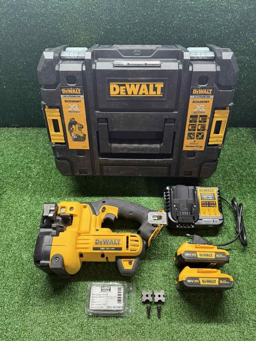 Акумулаторна машина за рязане на шпилки DeWALT DCS350