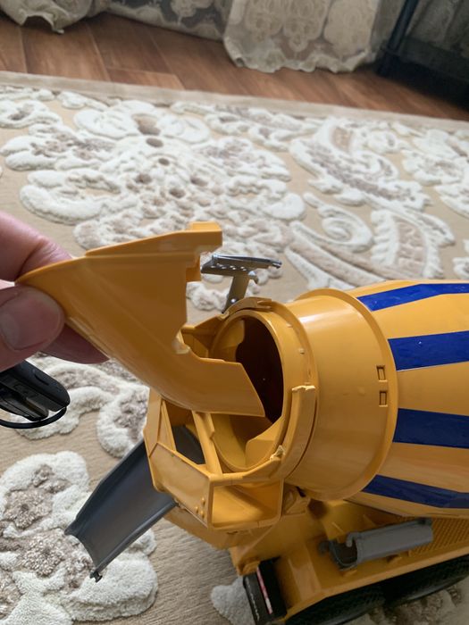 Bruder бетономешалка Scania