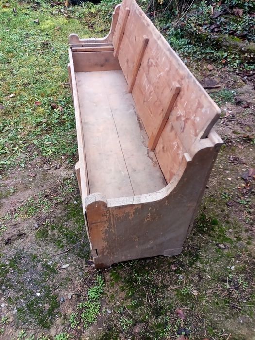 Canapea și banca veche