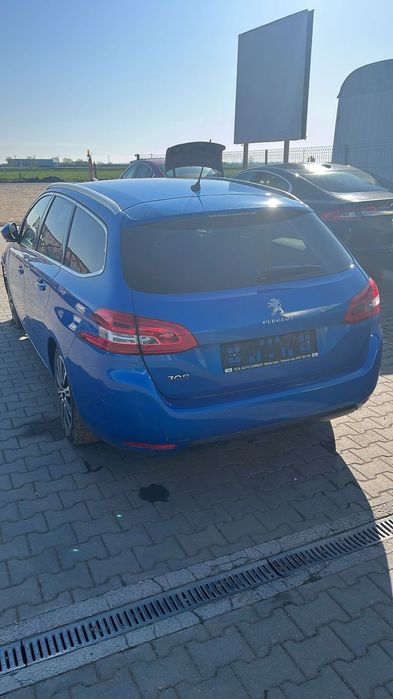 Dezmembram Peugeot 308 break 1.2 benzina din 2020