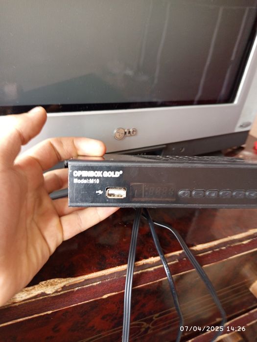 Televizor OLG rangli hamma joyi ishliydi