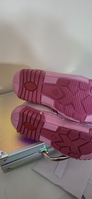 Продам новые зимние сапоги для девочки