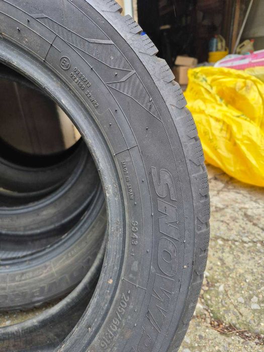 ПРОДАВАМ   к-т гуми 4 бр  16" TOYO 205/60/R 16 и 4 бр джанти 15" VW Passat