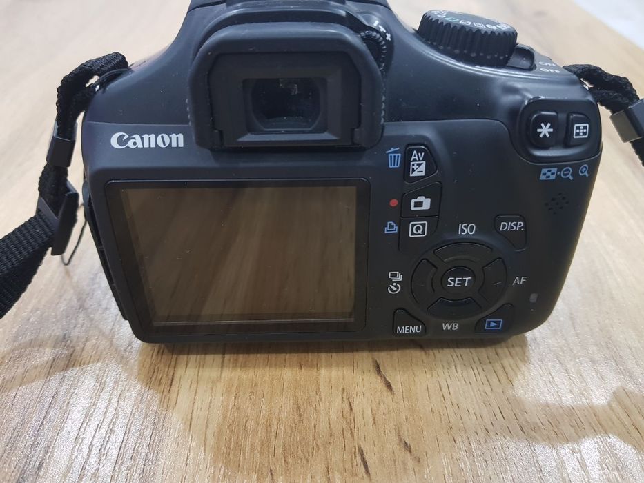 Срочно ПРОДАЁТСЯ CANON 1100D. Зеркальный фотоаппарат.