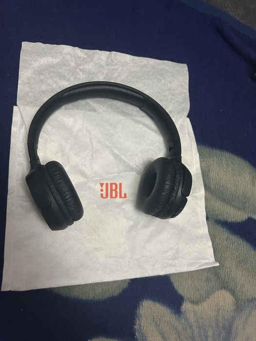 Продам наушники JBL520bt