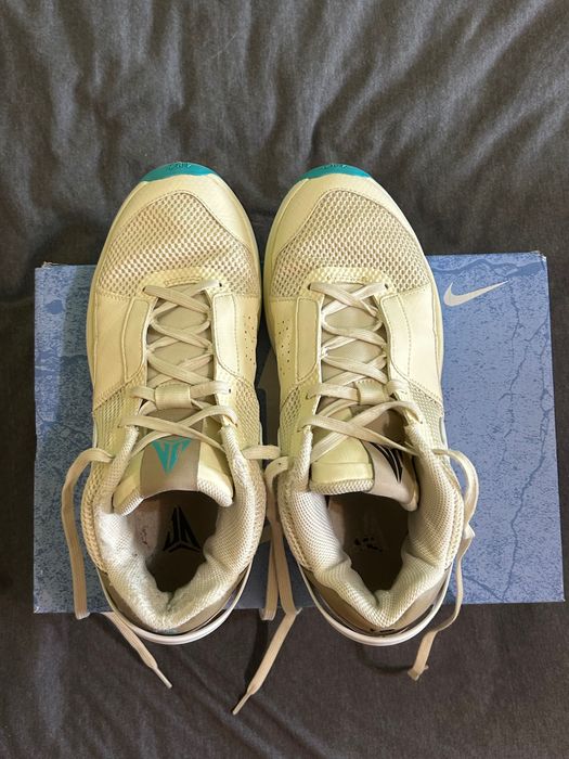 Баскетболни обувки 3 чифта.