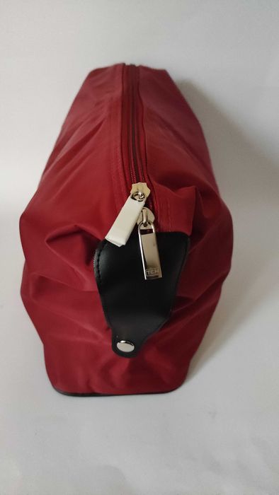 2 несесера за козметика или тоалетни принадлежности