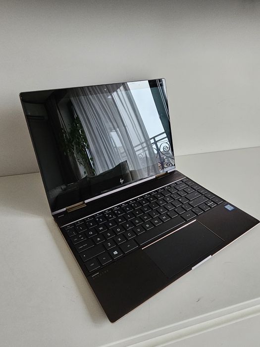 Лаптоп HP Spectre x360 13-ae004na 8GB, може да става на таблет