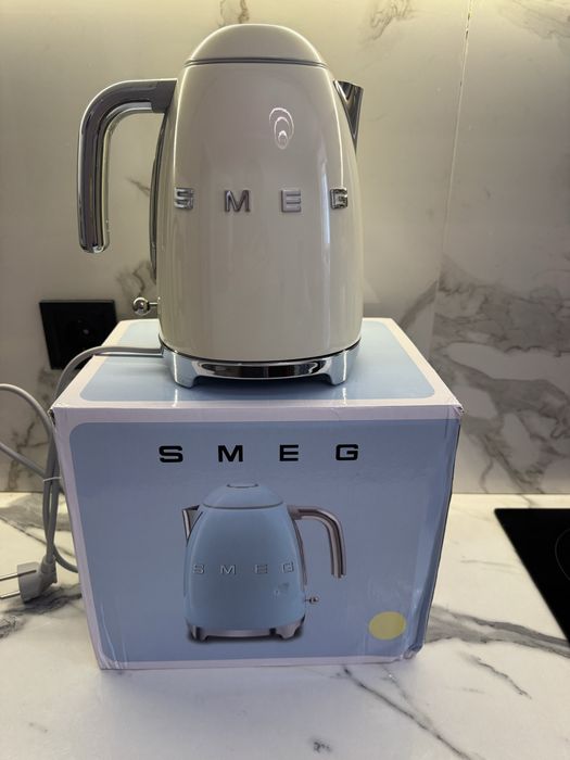 Чайник Smeg KLF03CREU