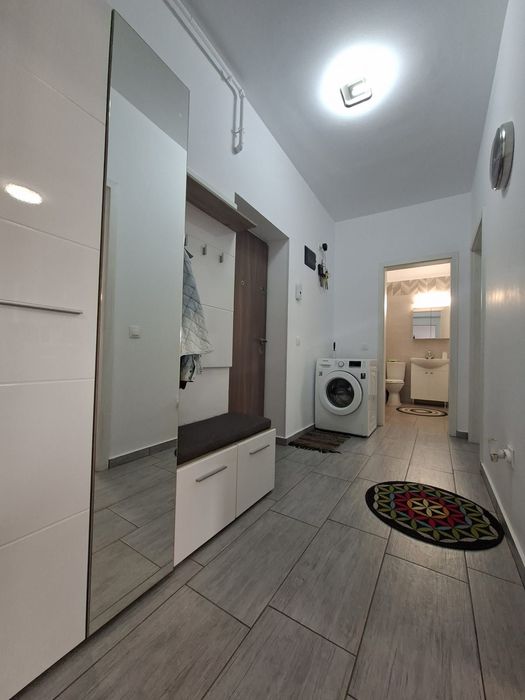 Vand Apartament cu 2 camere decomandat + Gradina 27 metri pătrați+ Loc de parcare