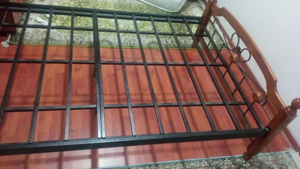 Кованая кровать и матрасы