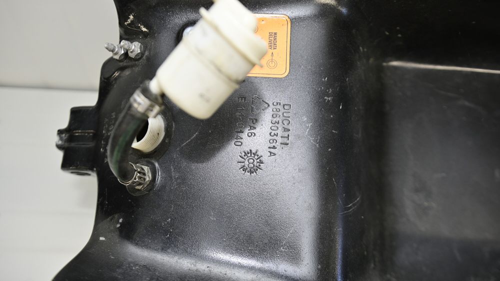 Ducati Monster 600 Rezervor de benzina plastic