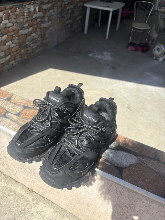 Vand balenciaga track furtati foarte putin