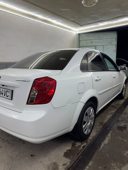 Lacetti 2010 sotiladi