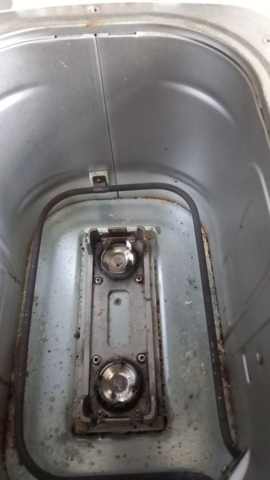 Хлебопечь сама замешивает и печет