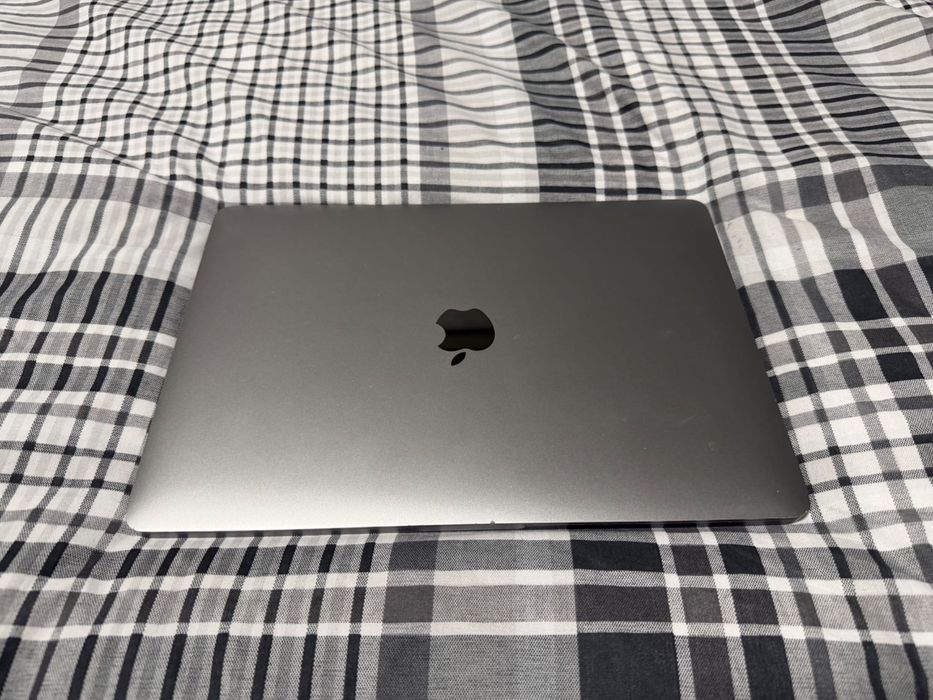 MacBook Pro 13 inch 2019
