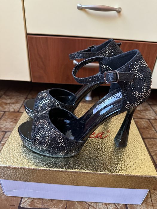 Дамски официални сандали