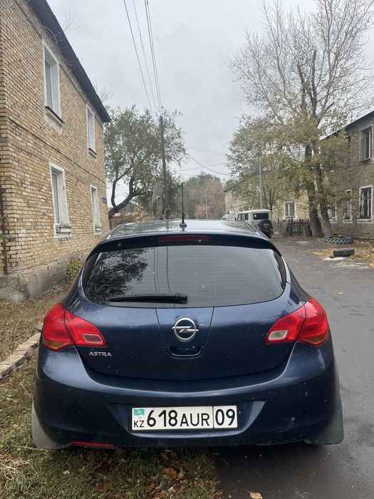 Опел астра j  продаются