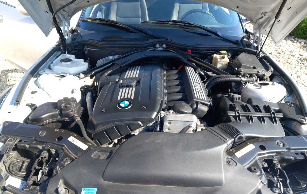 Vand auto BMW Z4 din 2012 ca nu nuoa,km 62000, 20.000.00 euro. Mai multe in detalii in privat