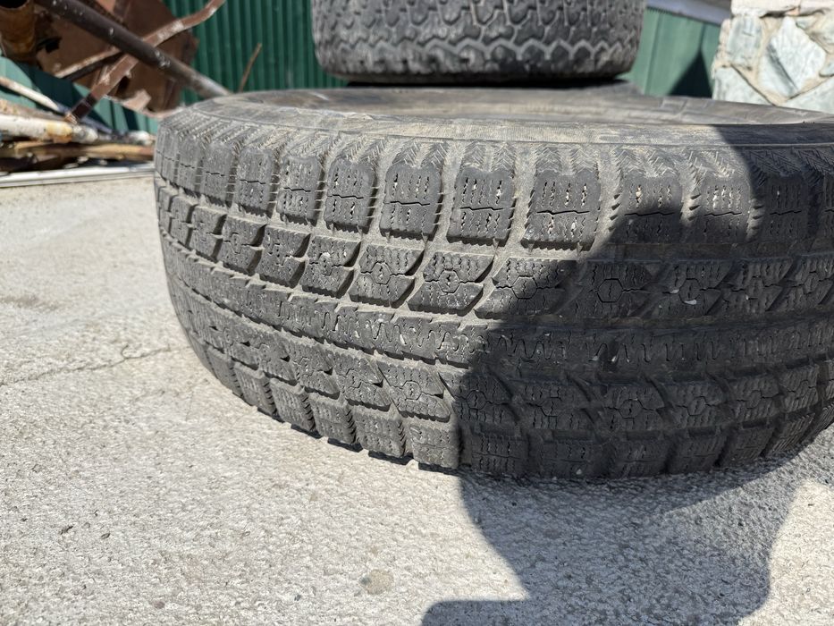 Продам шины зимние тойо