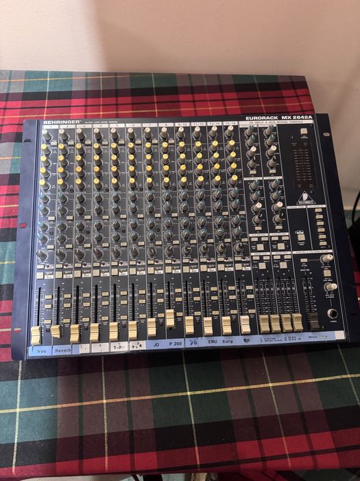 Vând Mixer Behringer Eurorack MX2642A