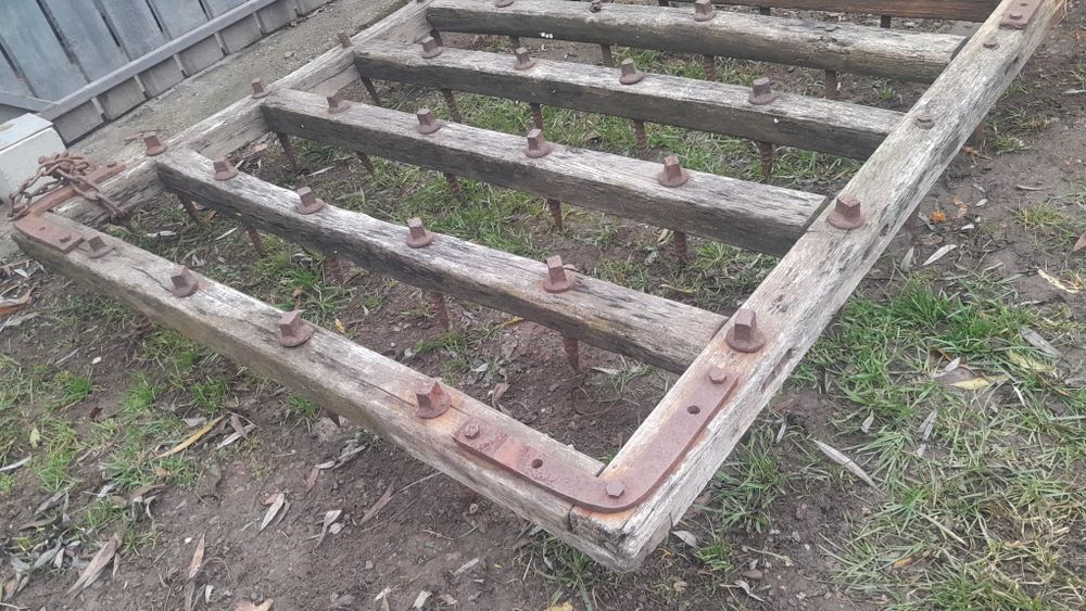 Grapa-borona-piron din lemn