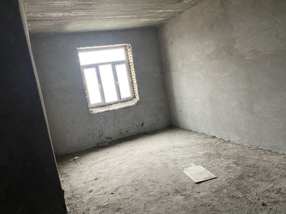 Urganch Shahar markazinda 2 xonali karobga holatinda 76 kv