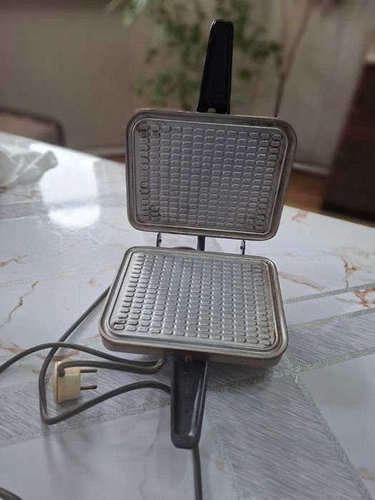 Продам советскую вафельницу