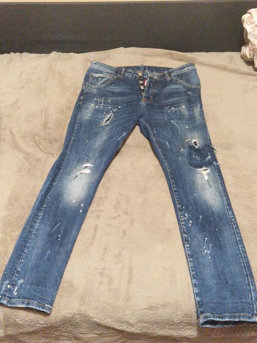 Blugi DSQUARED2 este mărimea 46