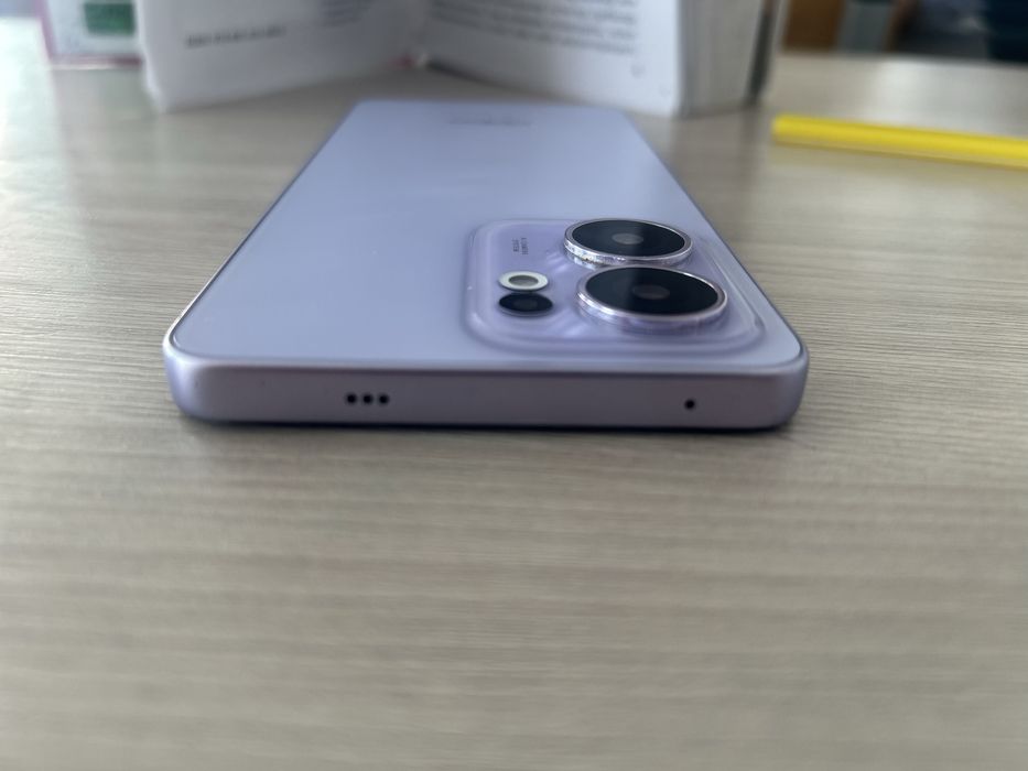 OPPO Reno13 F…..