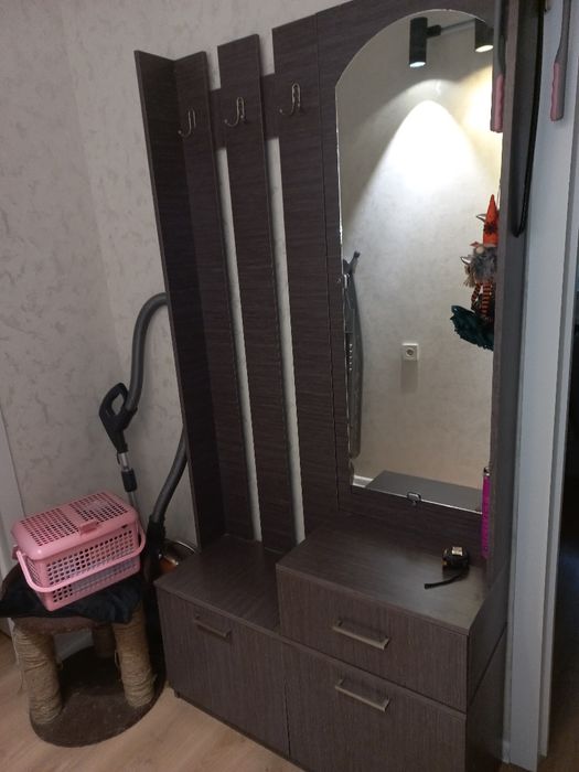 Продам прихожую мебель