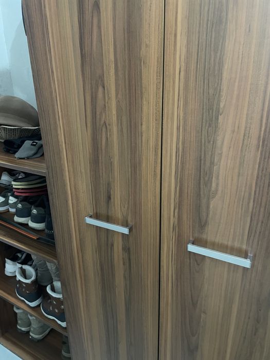 Продается шкаф, тумба и стеллаж