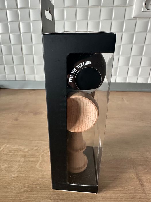 Kendama krom pop rubber semnata Miguel Erratic Squirrel noua