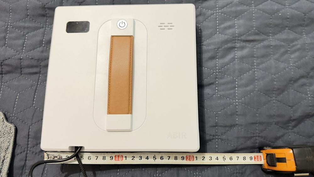 Робот за чистене на прозорци