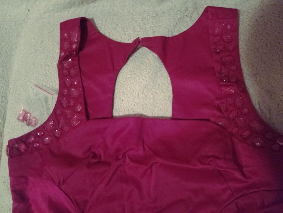 Ефектна рокля в цикламено с камъни, М р-ер, нова