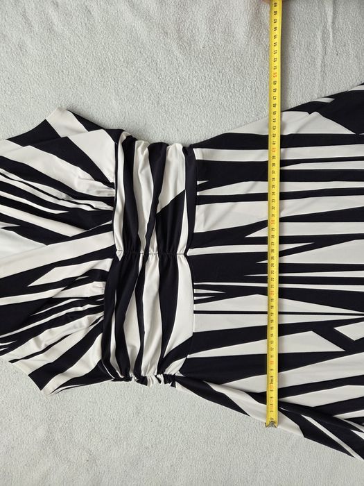 Rochie eleganta cu umerii goi