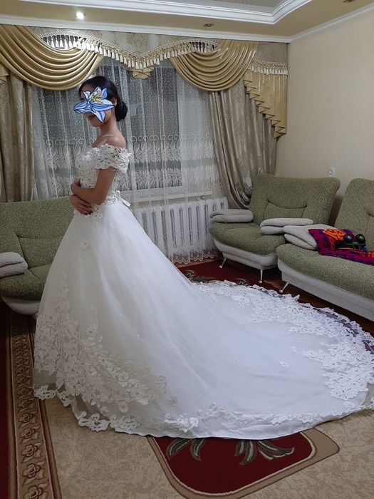 Продаеться все платья оптовой цене