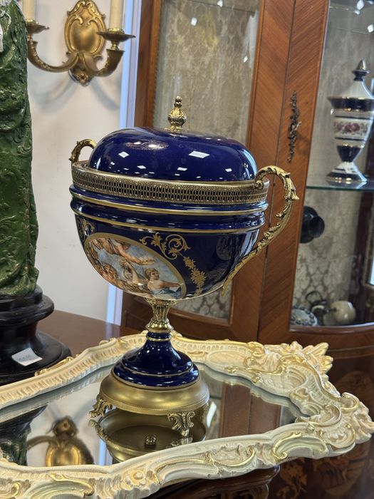 Fructiera deosebita din portelan cu capac si elemente alama