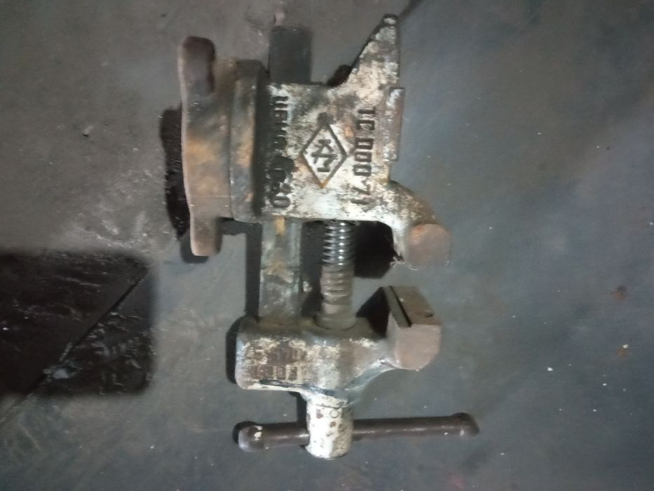 Продам тиски производство Ссср